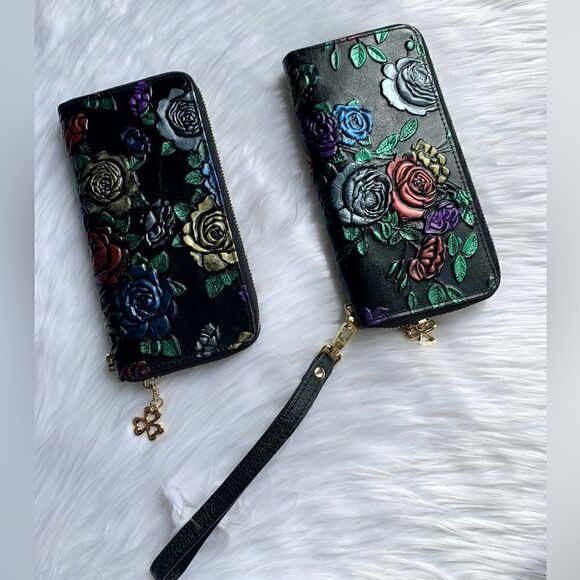 Handmade Genuine Leather Floral Embossed Accordion Wallet/ Wristlet - Picture 6 of 13